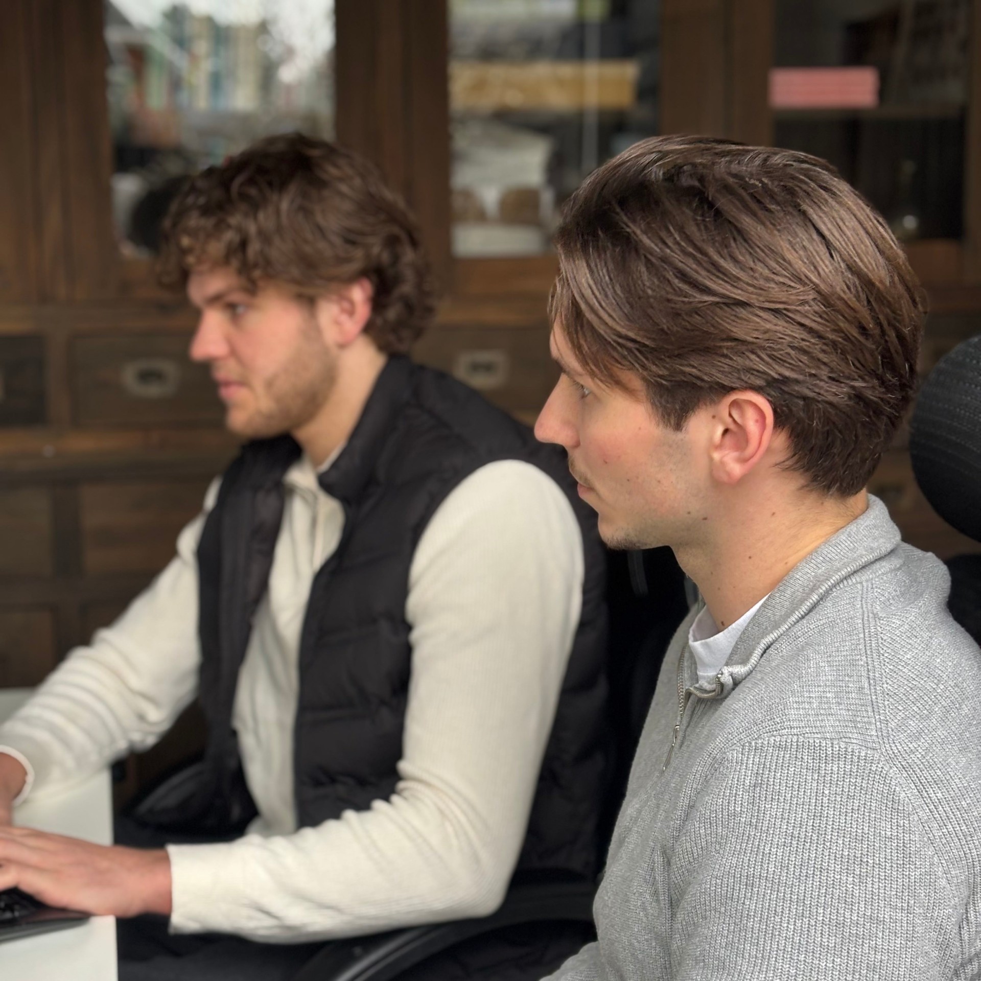 Het team van Jouw Online Project aan het werk